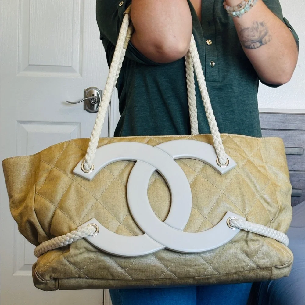 🌸 Rare!! Chanel Limited Edition 2008 Cruise Yacht Coated Canvas tote bag🌸 - Picture 3 of 15